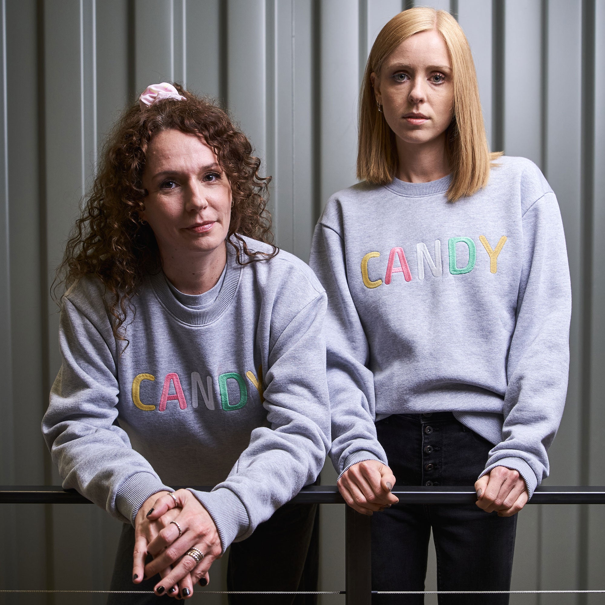 hitschies-candy-sweatshirt-pullover-mit-bunter-stickerei image 5