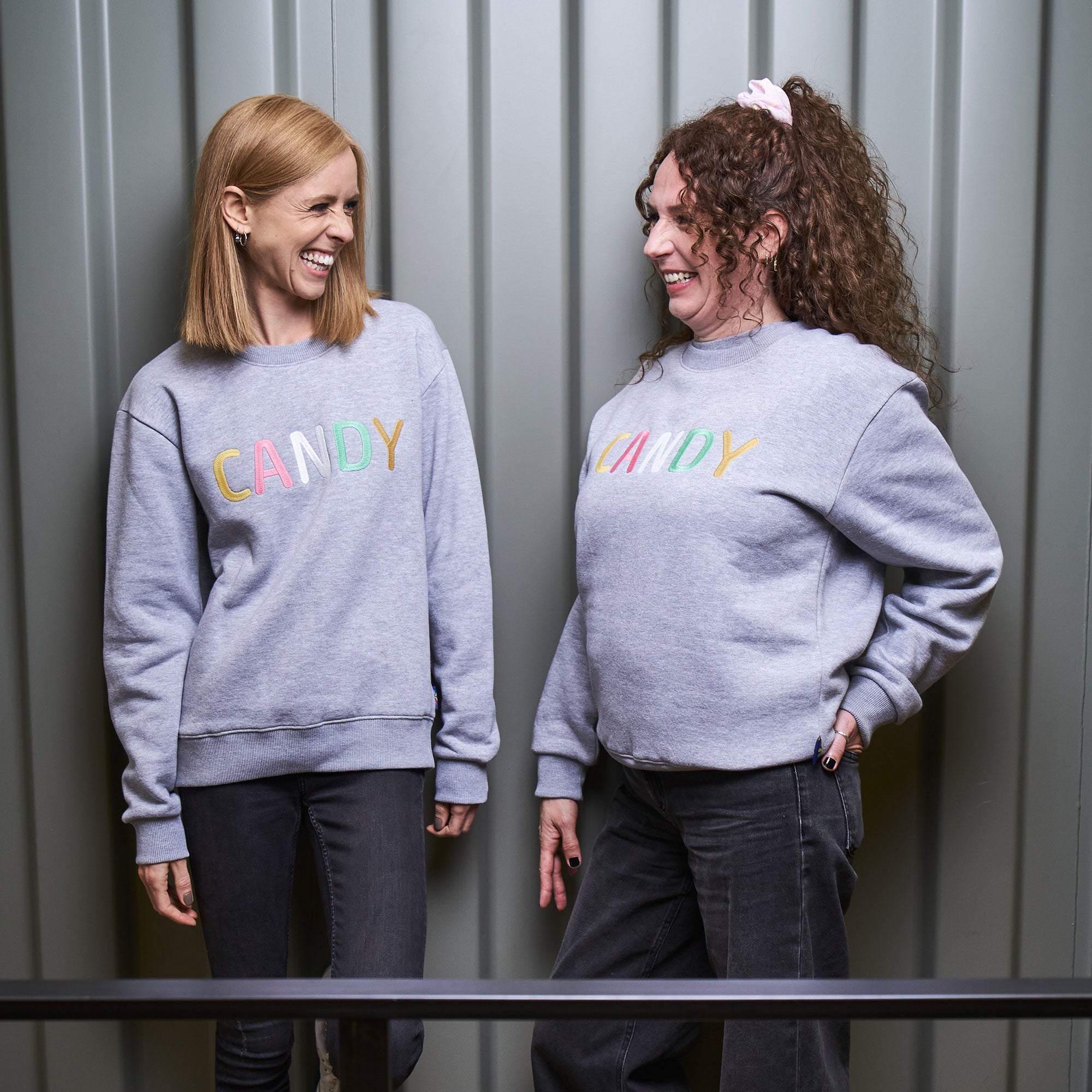 hitschies-candy-sweatshirt-pullover-mit-bunter-stickerei image 6